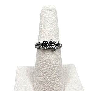 NWOT Rose Flower Silver Tone Rope Split Shank Dainty Ring